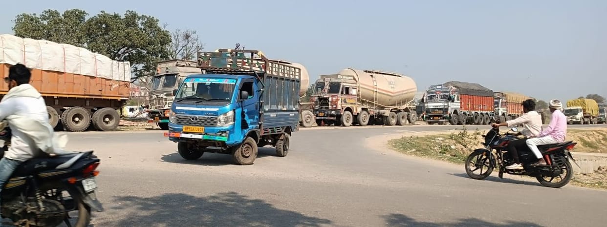 Dangerous turns on the highway, illegal truck parking raises the heartbeats of passersby