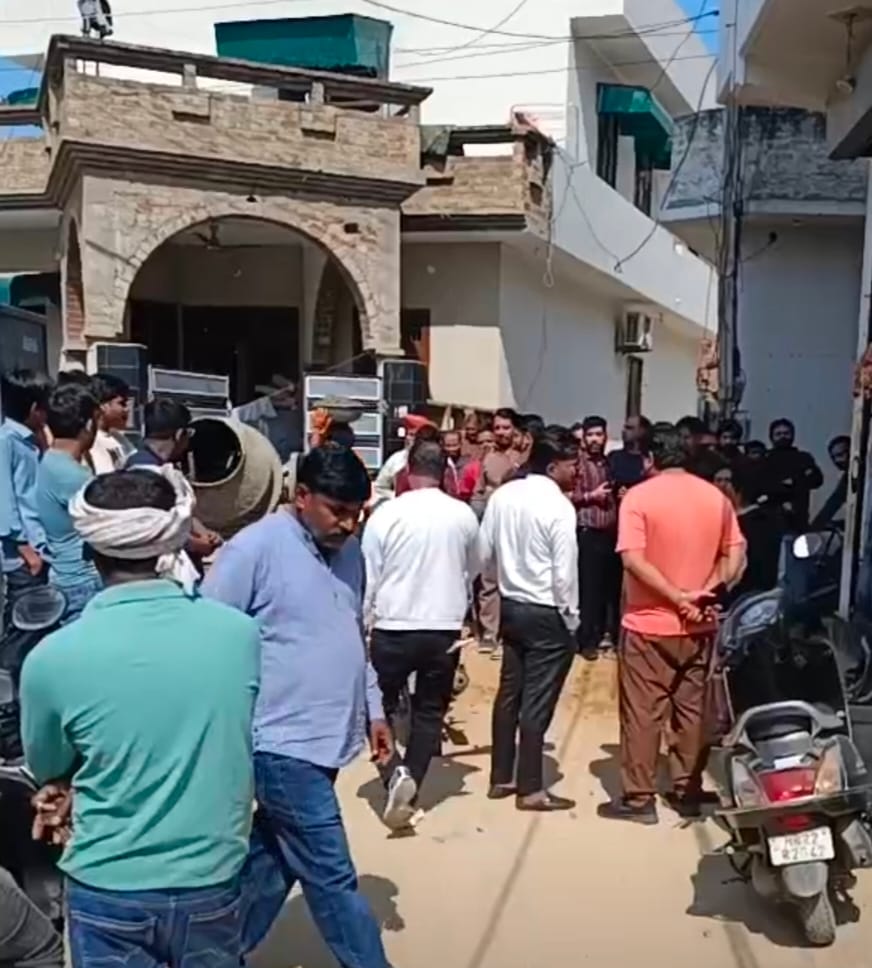 A scuffle broke out with a dog-catching team on Bighad Road, and the police were called