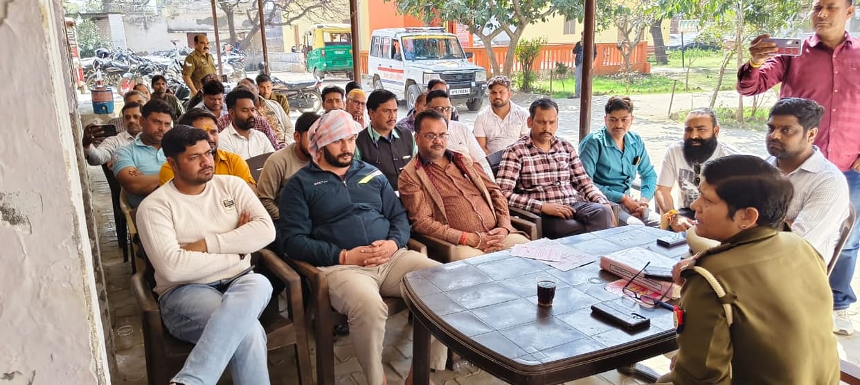 The issue of traffic jam was raised in the police-traders meeting.