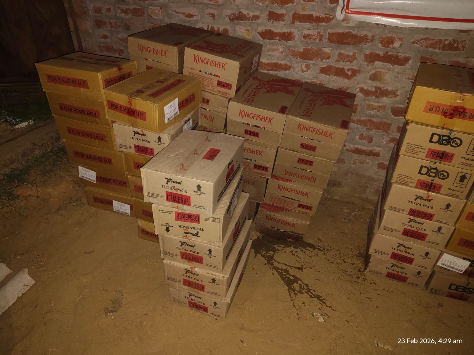 गांव ससोता में इसी दुकान की छत काटकर चोर देसी शराब की 60 और दो पेटी बीयर की ले गए। संवाद