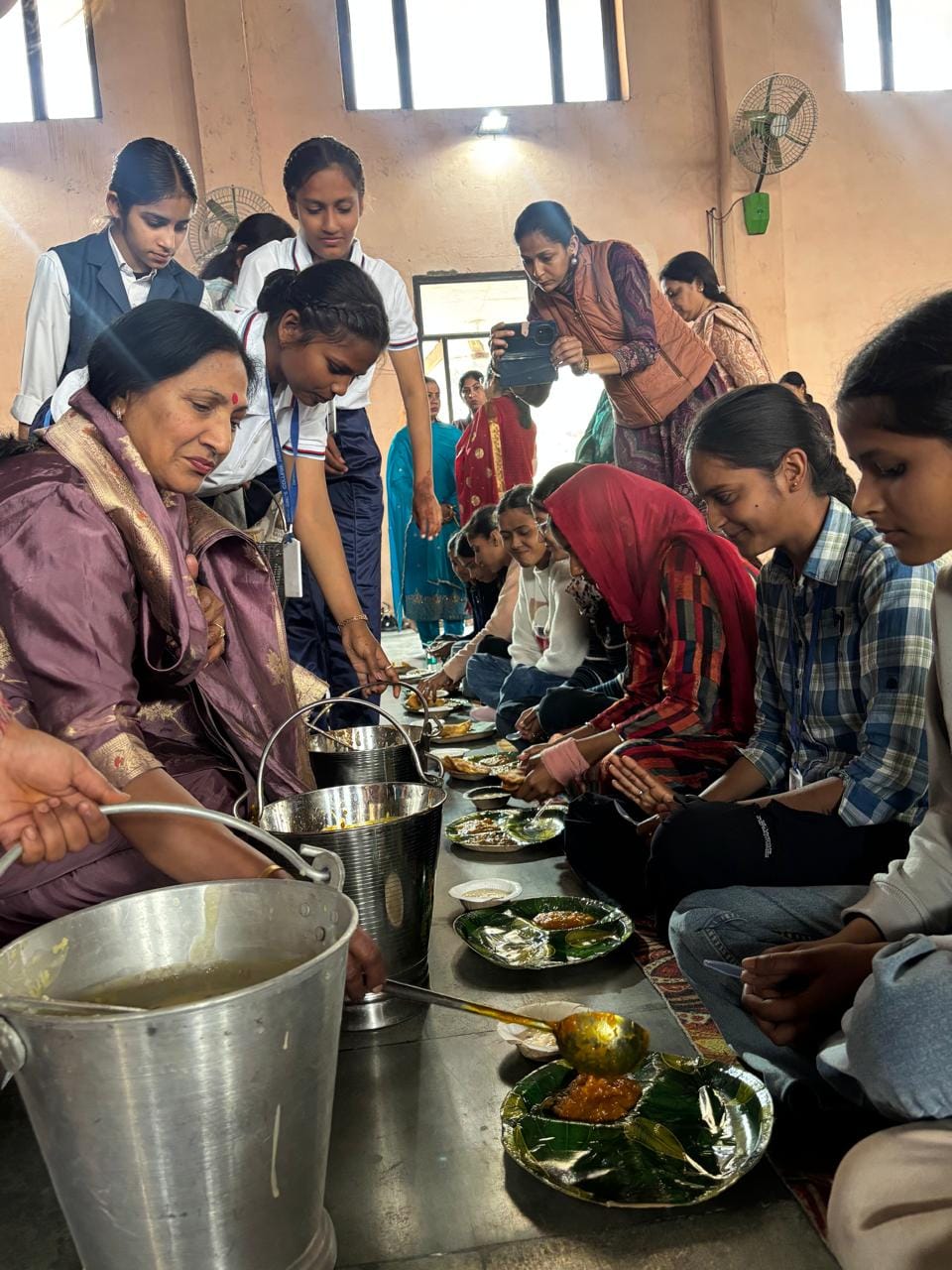 Bhandara organised at Hindu Girls College
