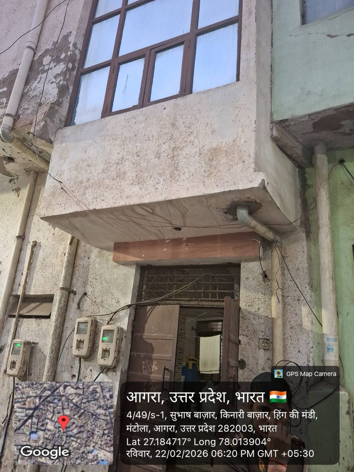 Eight thousand stickers of a renowned company were recovered from the drug mafia, two warehouses were sealed.