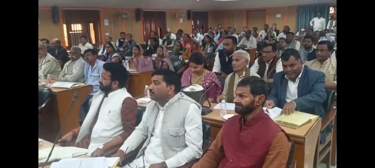 District Panchayat members express their pain...officers do not pick up the phone