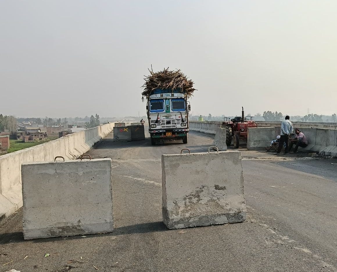 Vehicles started passing through Jalalabad bridge of Kashipur-Haridwar four lane