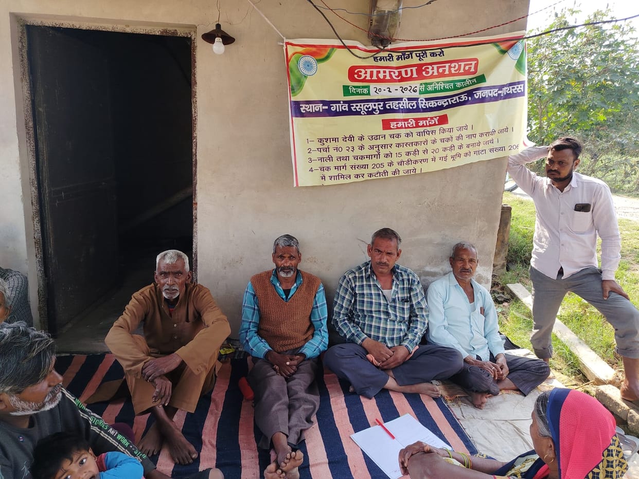 The condition of two farmers on hunger strike deteriorated, anger among villagers