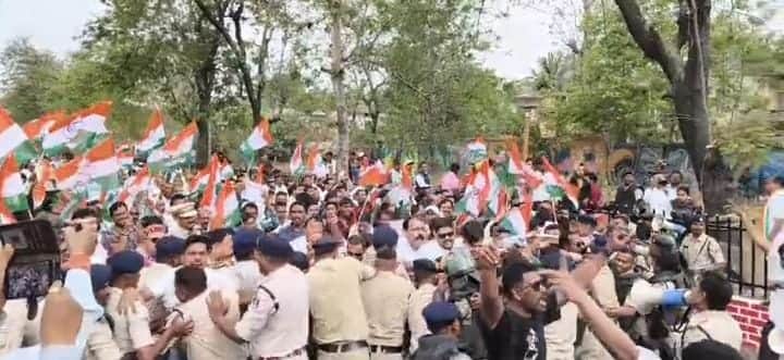 कांग्रेस कार्यकर्ताओं ने निकाली रैली