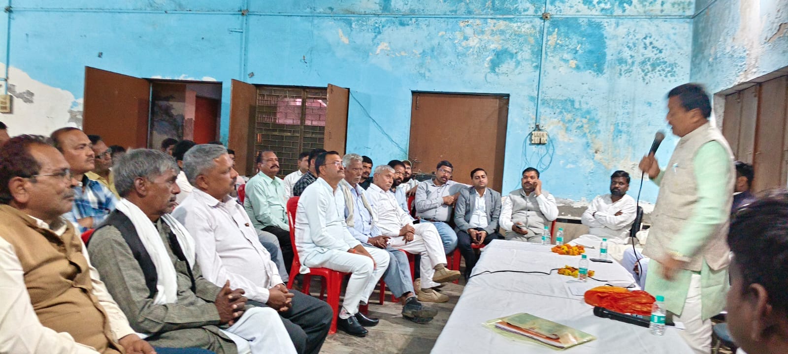 मारहरा में हुए बजट कार्यक्रम में बोलते जिलाध्यक्ष प्रमोद गुप्ता। संवाद