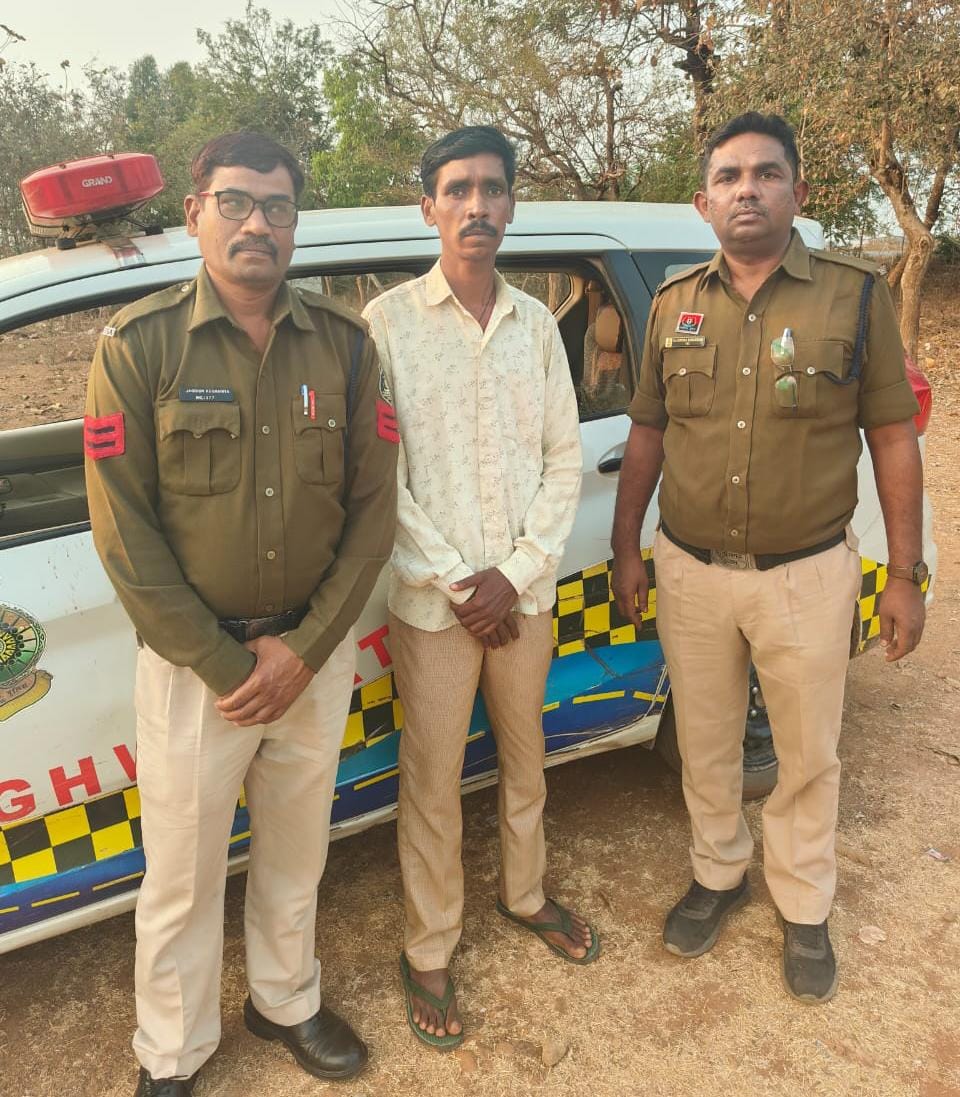 पुलिस की गिरफ्त में आरोपी