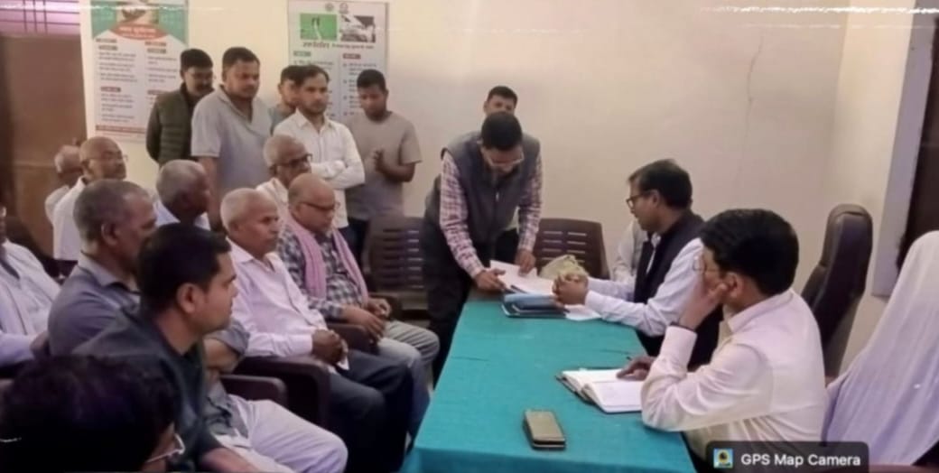 Heard farmers' problems related to consolidation in the village Chaupal.