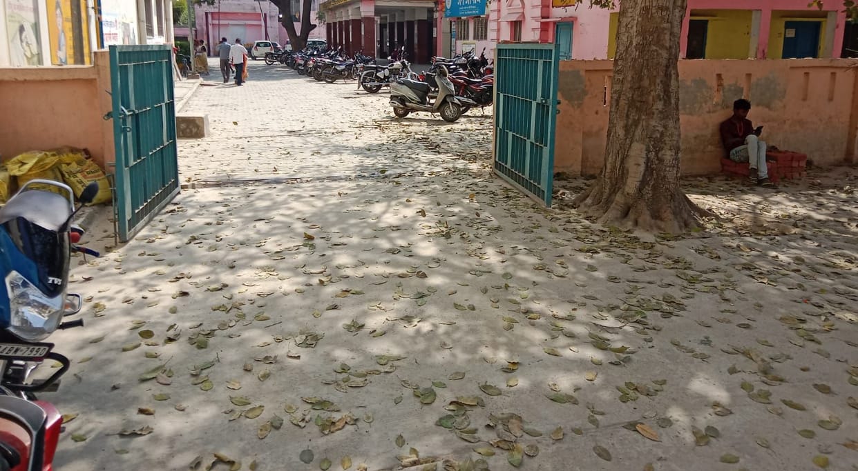 Dusty air changes the mood of the city