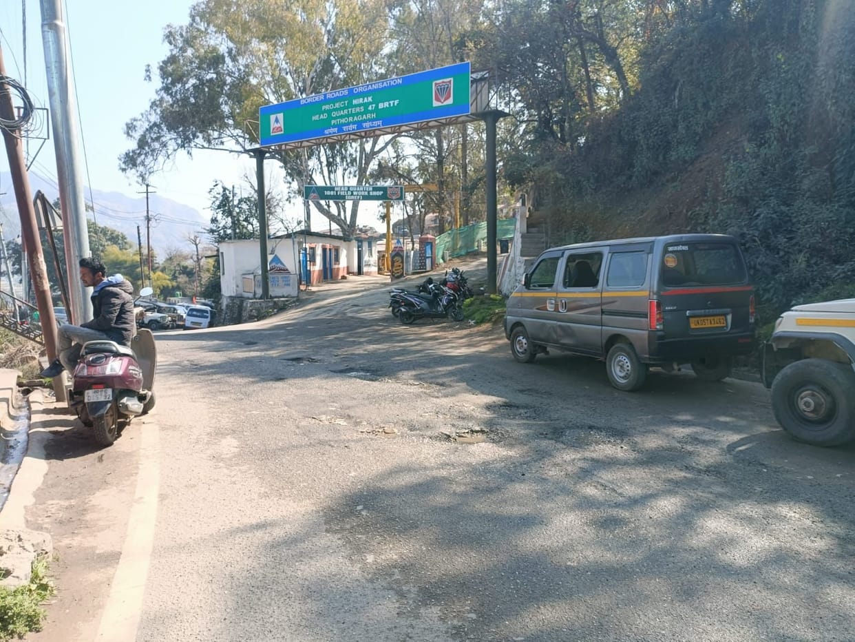 Potholes again seen on the roads of Pithoragarh city, claims baseless