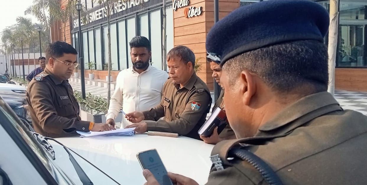 Innocent child molested in restaurant, family members catch waiter and hand him over to police