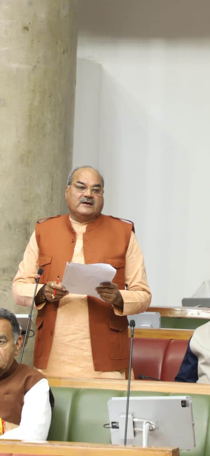 रेवाड़ी। विधानसभा के बजट सत्र में शहर की पेयजल समस्या को रखते विधायक लक्ष्मण सिंह यादव। स्रोत: 