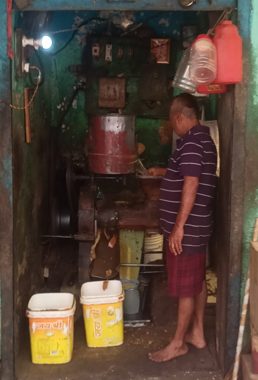 In the pursuit of purity, mustard oil is being crushed by itself.