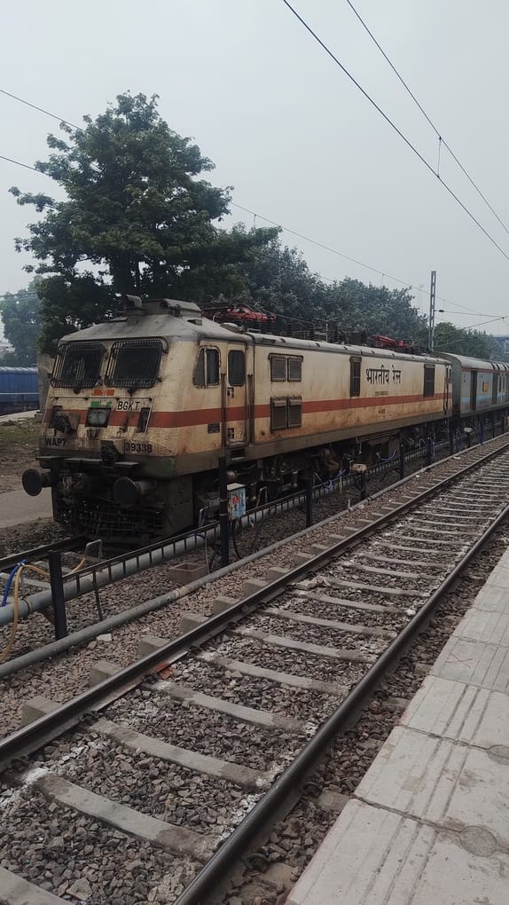 Jhansi: 261 cases of chain pulling in 51 days, RPF took action and collected a fine of Rs 37 thousand.