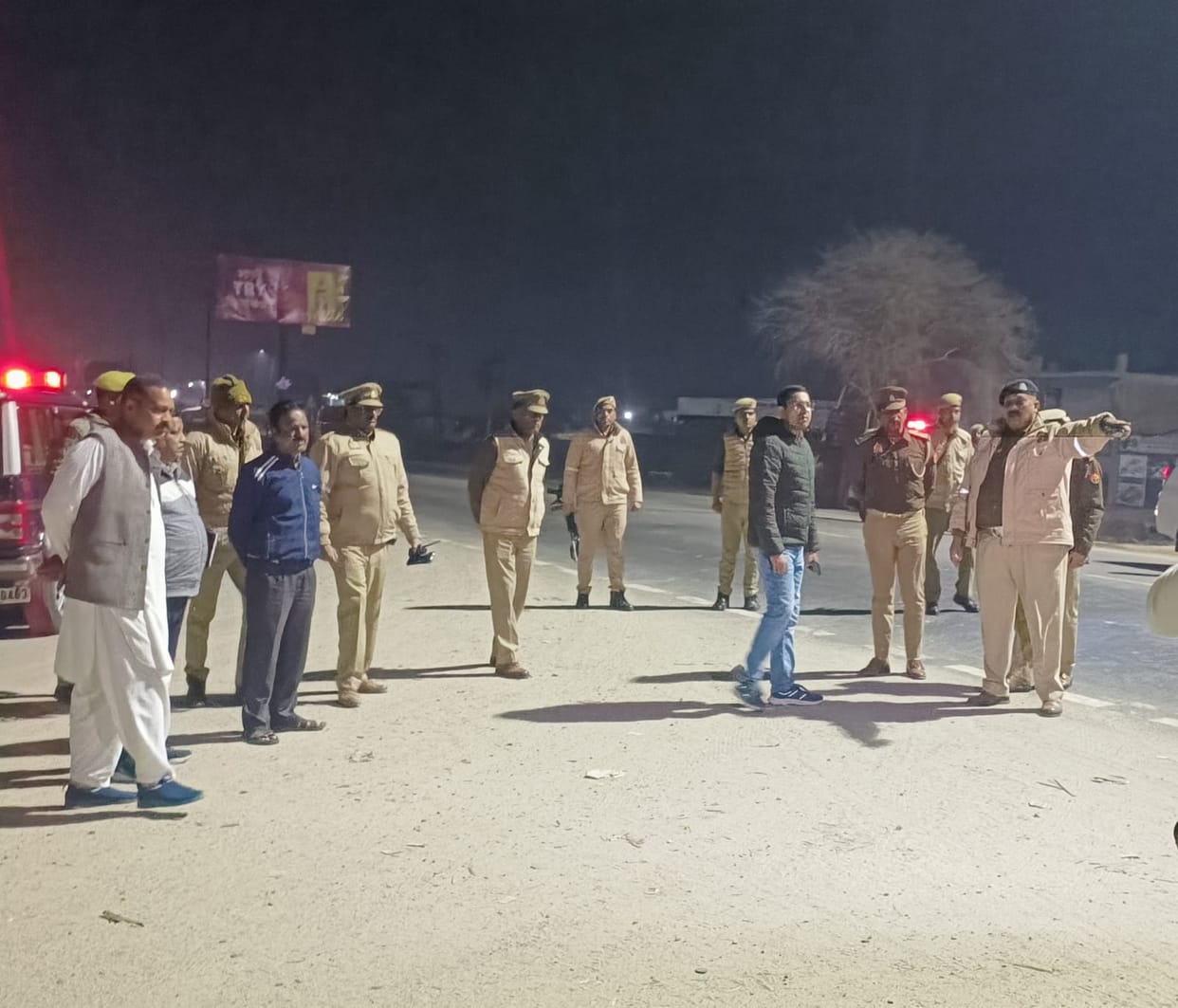 Robbers fled after snatching a bag from a girl near Tiger Tiraha.