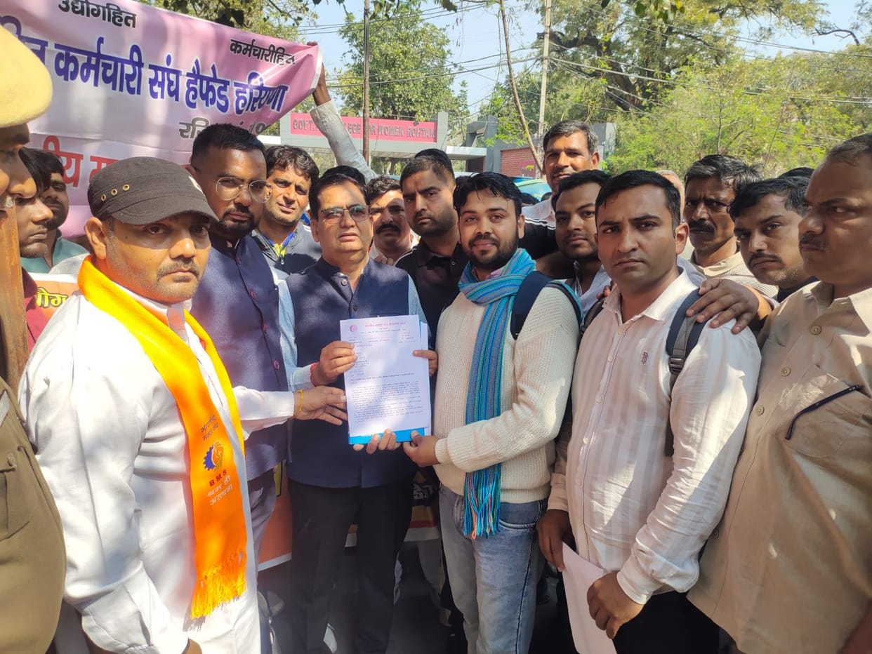 Bharatiya Mazdoor Sangh demonstrated and submitted a memorandum