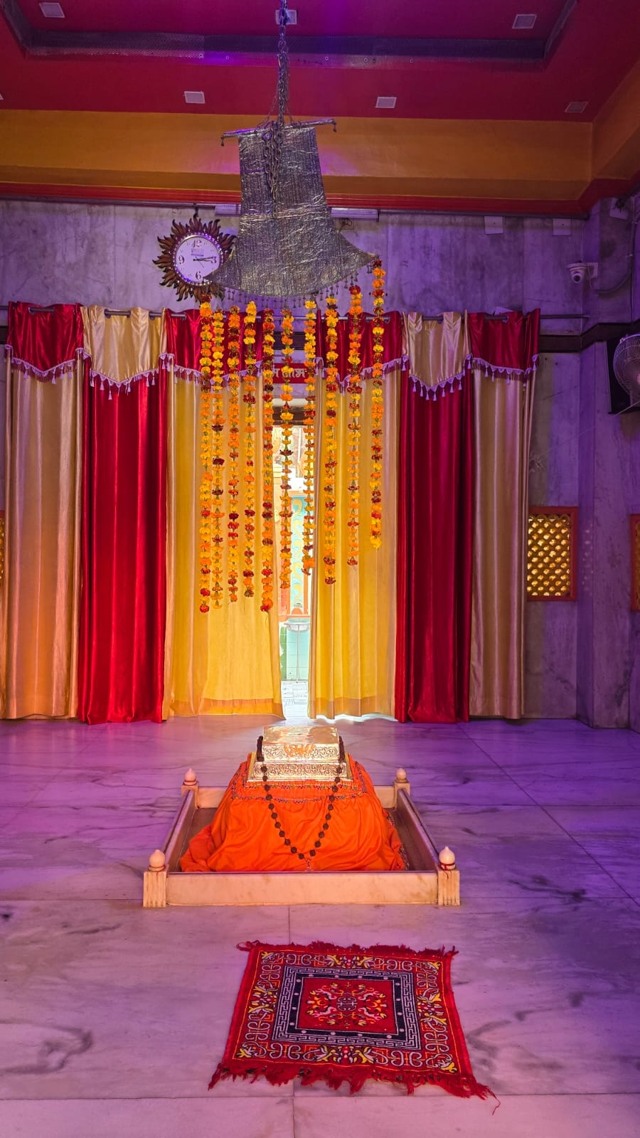 Fans have been offered at Baba Prasad Giri Temple on Dussehra for nearly 300 years.