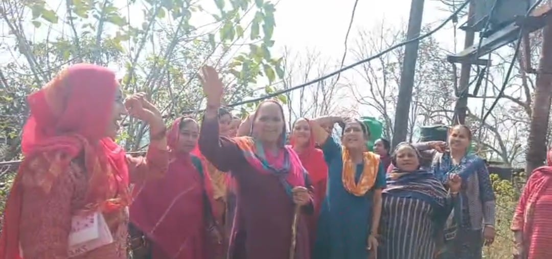 Protest against electricity smart meter, board team returns empty handed