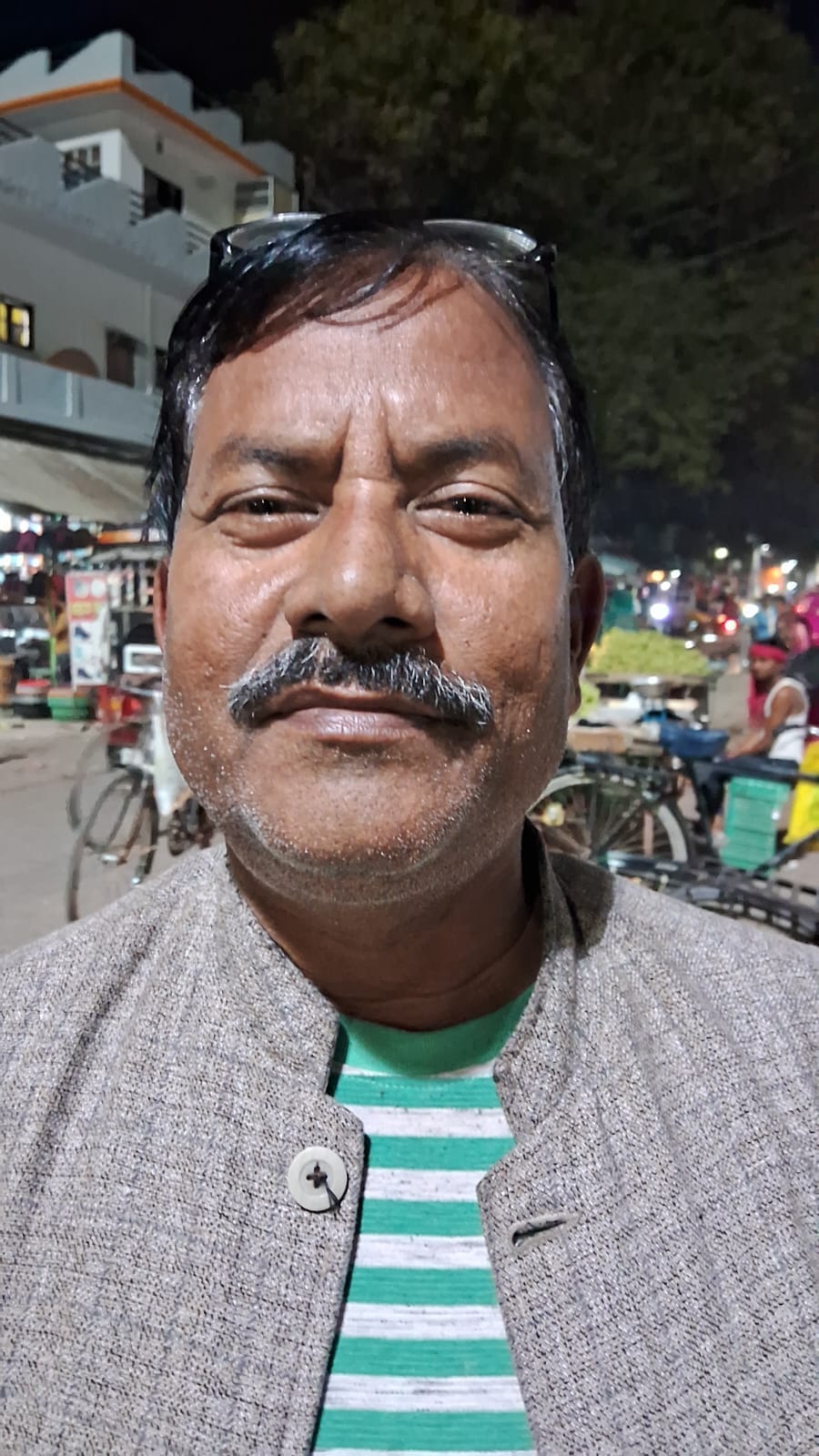 Kanpur- Ordering colors, gulal and water guns from Delhi