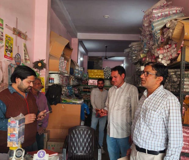 Shopkeeper fined for using banned plastic