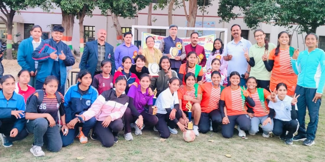 Chhalesar campus team became champion by defeating KR PG College Mathura.