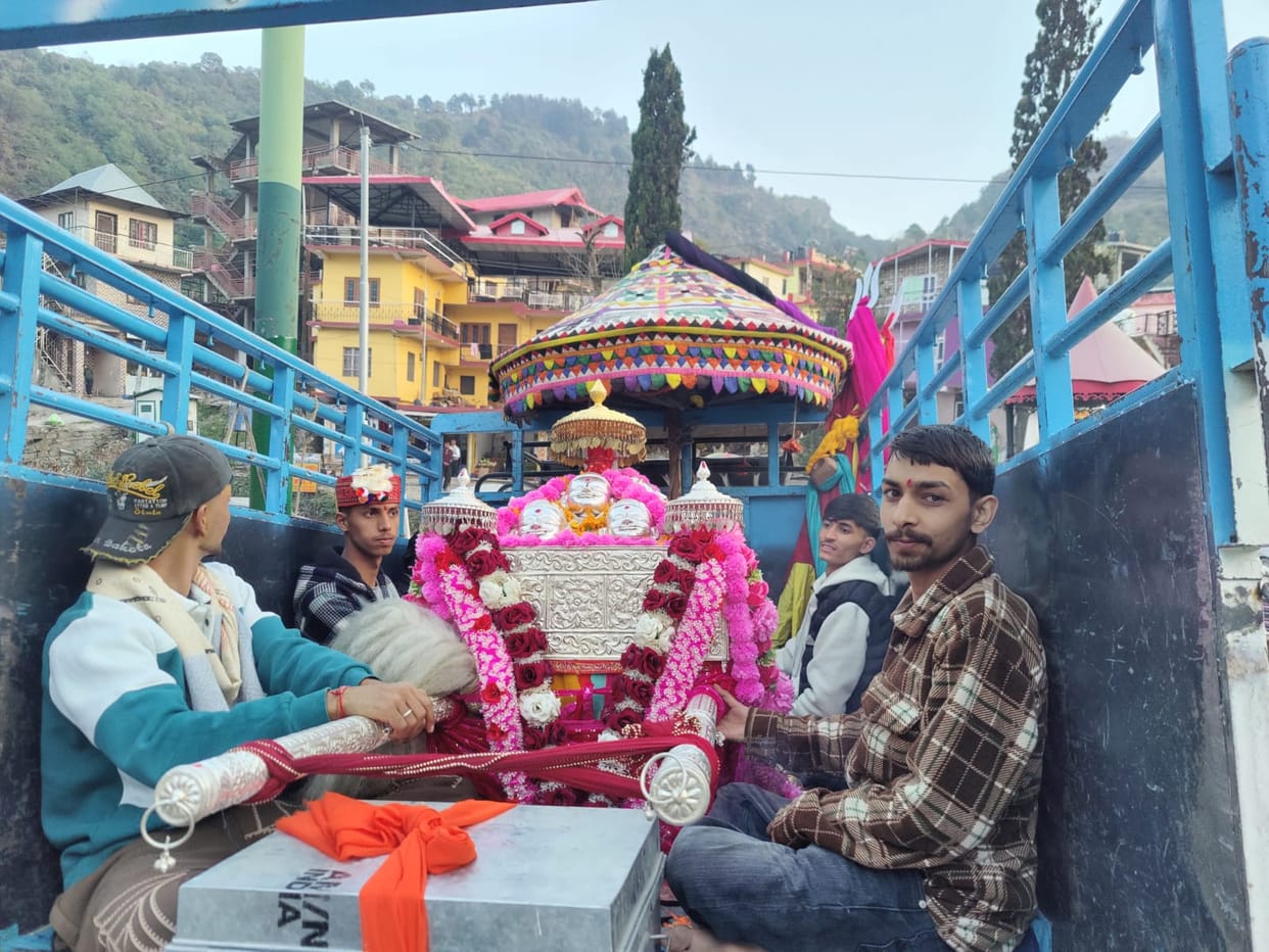 The traditional Rath Yatra of Shri Madhod Devta begins from Dwaru Dhar