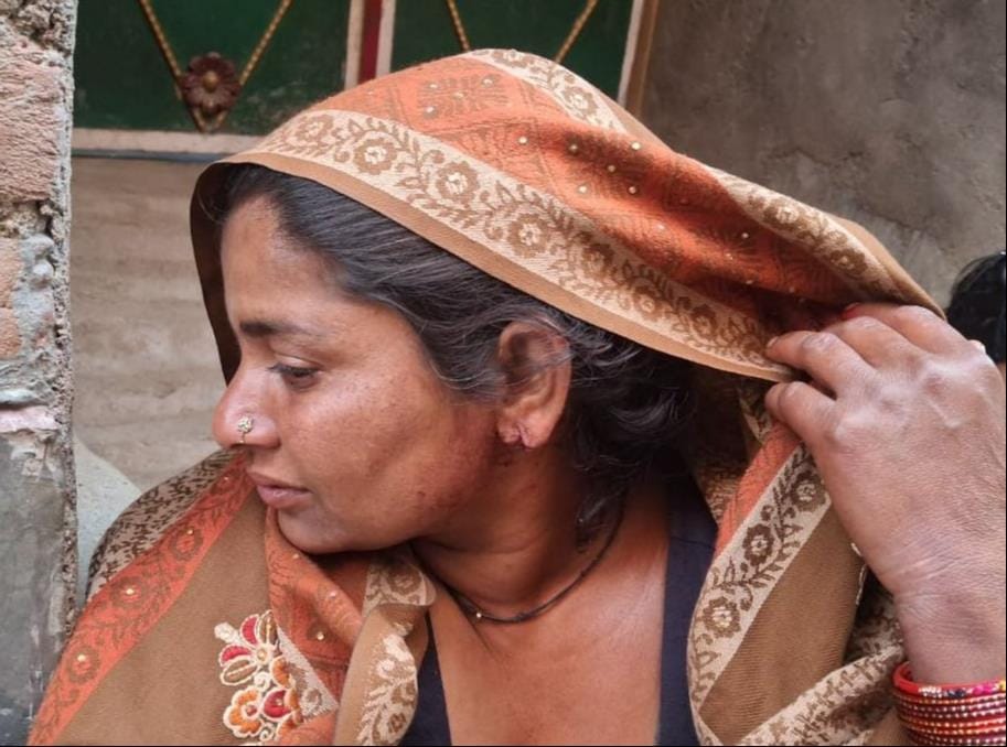 A couple returning from a wedding was robbed at gunpoint by five criminals in a car.