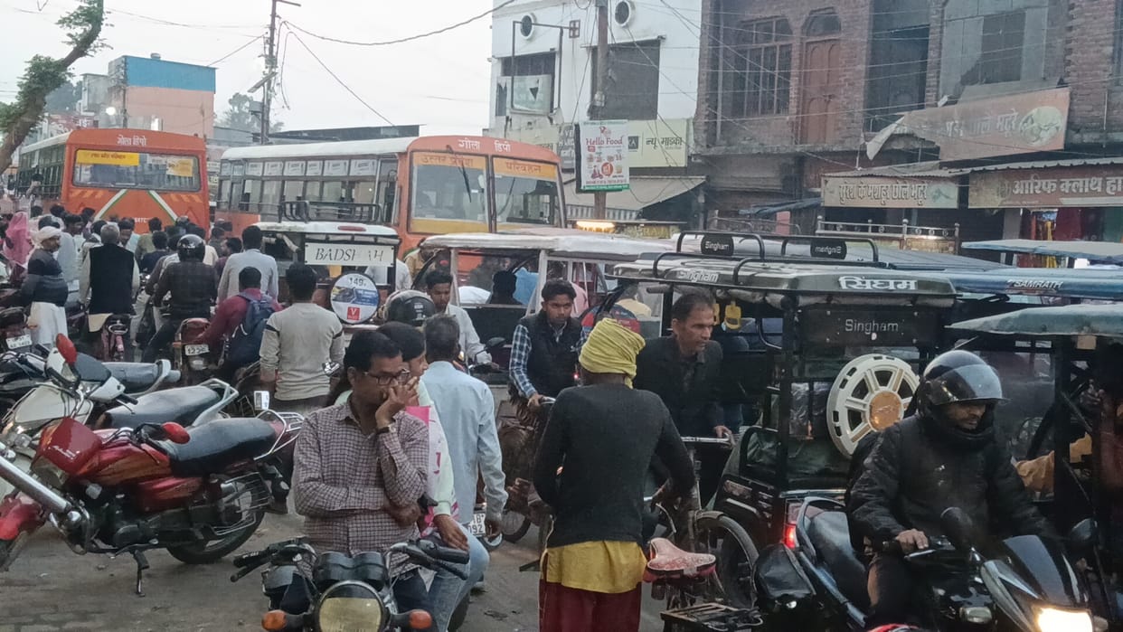 In Gola, pedestrians remain stuck in traffic jams from Shivam Square to Ambedkar Tiraha for hours.