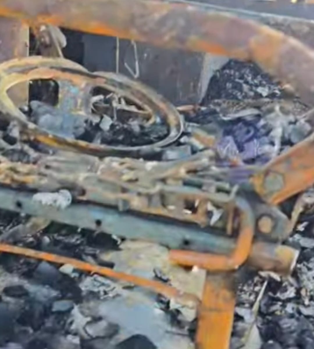 A truck carrying empty cylinders caught fire at the UP border, burning the cabin to ashes.