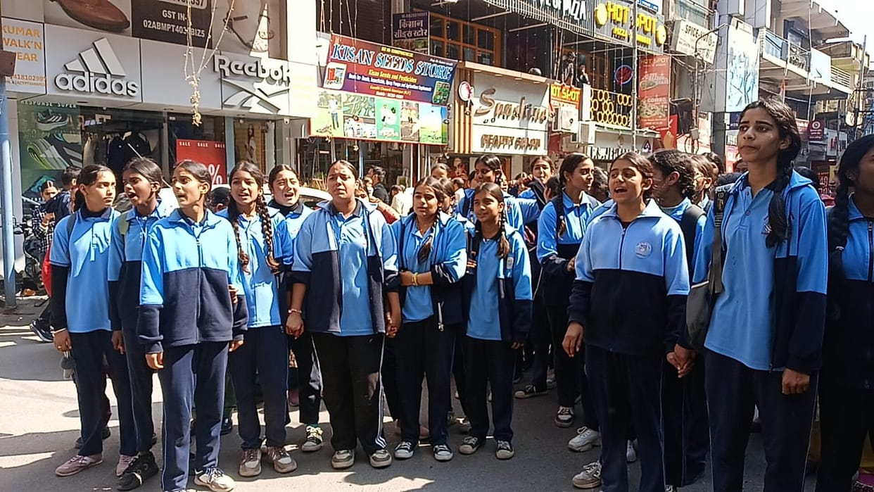 Girl students expressed their anger against the CBSE syllabus.