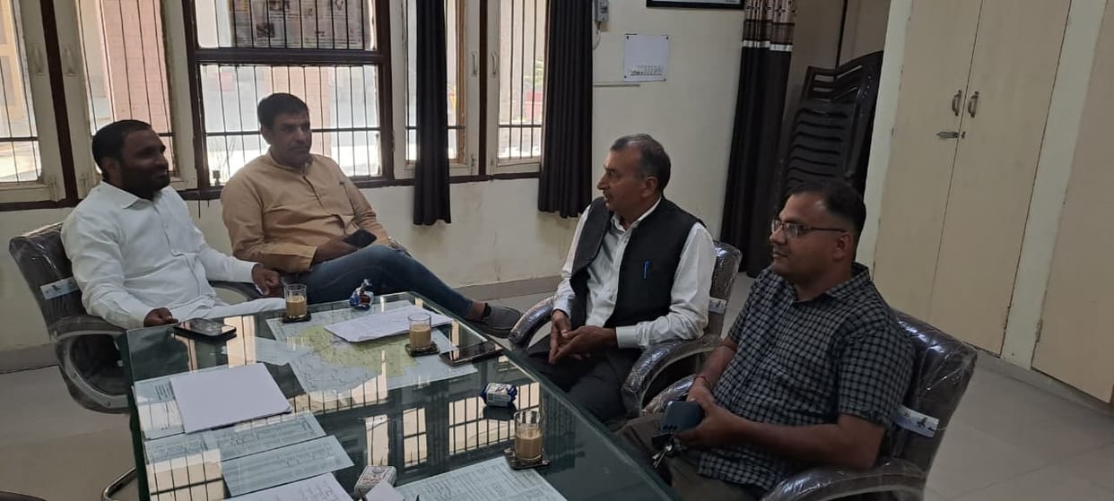 Four Congress leaders, including the rural district president, were picked up by police and released after being held at the police station for five hours.