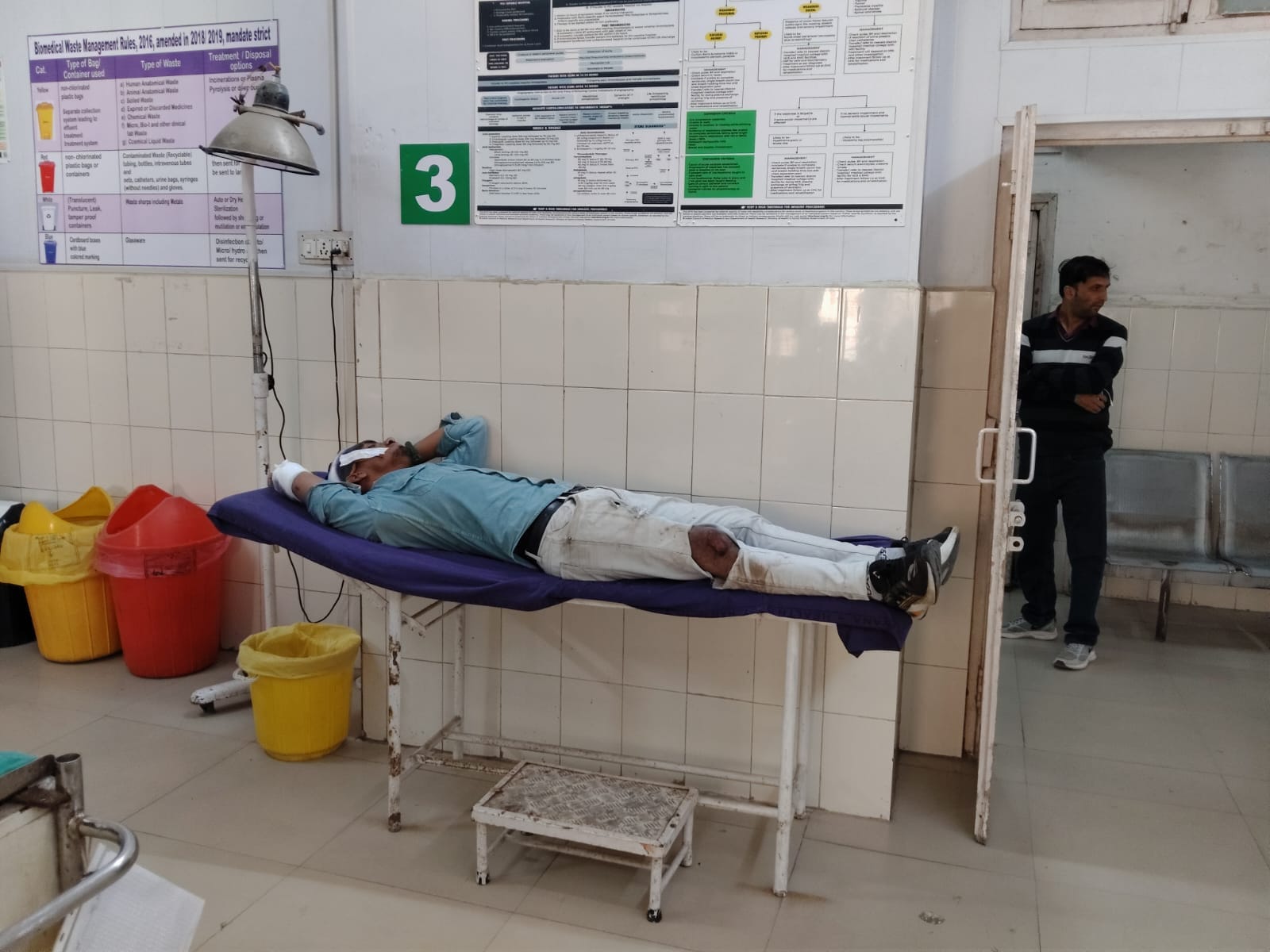 हादसे में घायल युवक। 