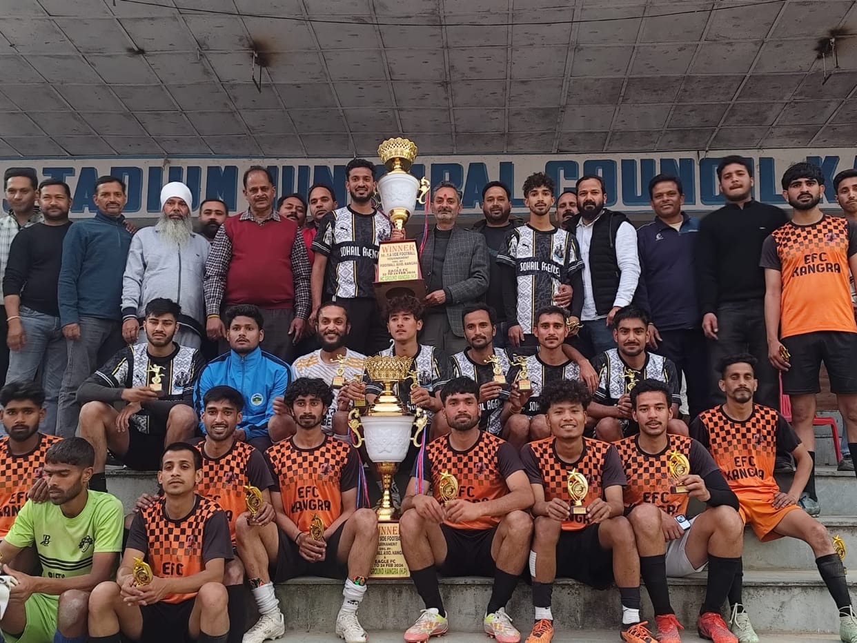 Kangra United team became the winner of football