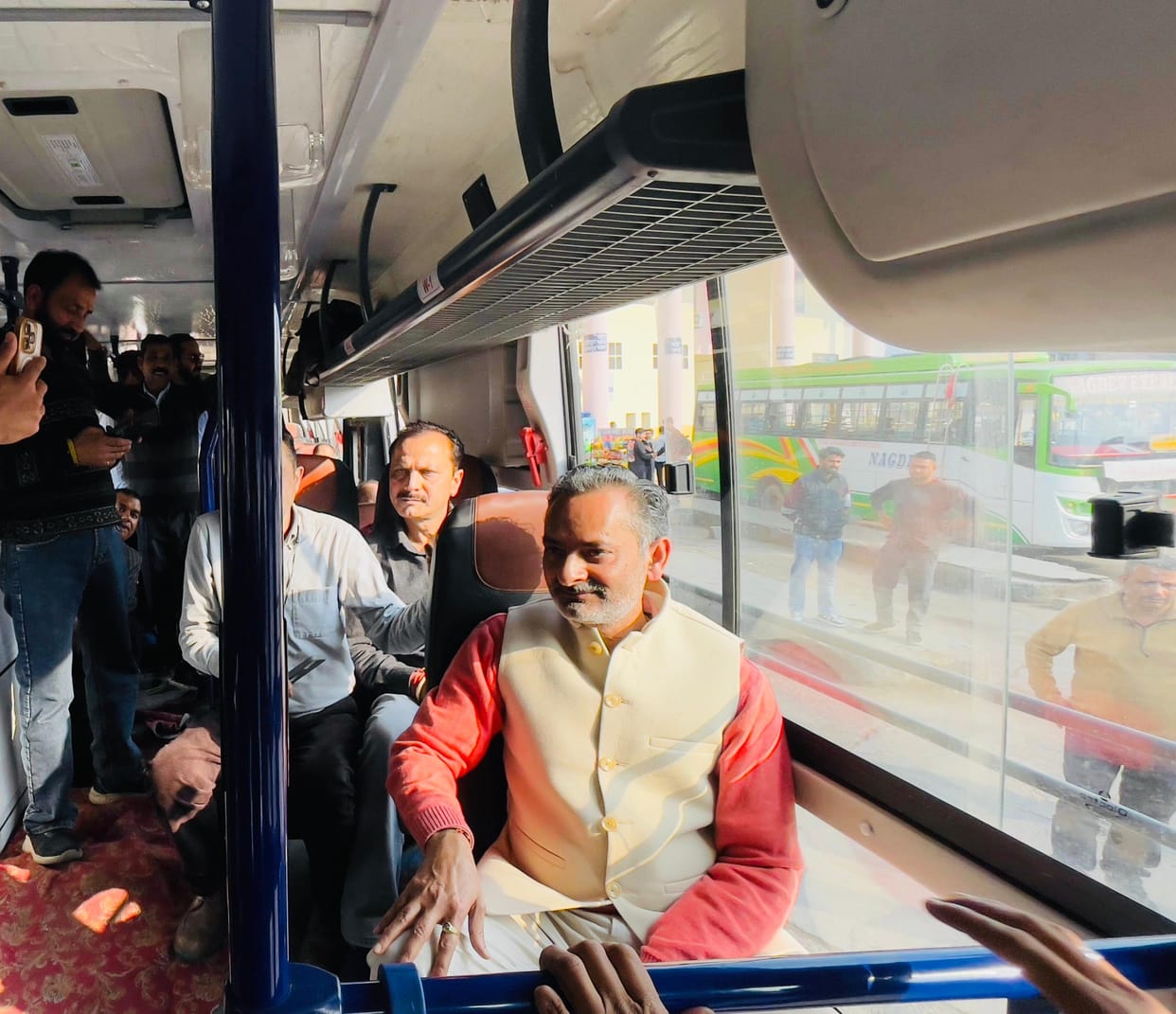 Agriculture Minister inspected the facilities in the e-bus in Jawali.