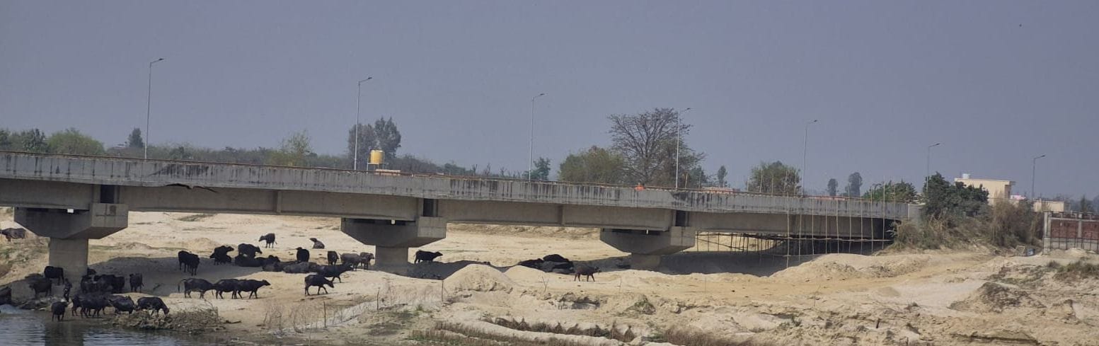 Work on raising the bridge over the Garra River in Kakra has begun.