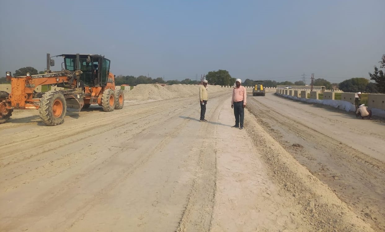 Project incomplete for 11 months, waited for five hours, silent on compensation, avoiding meetings