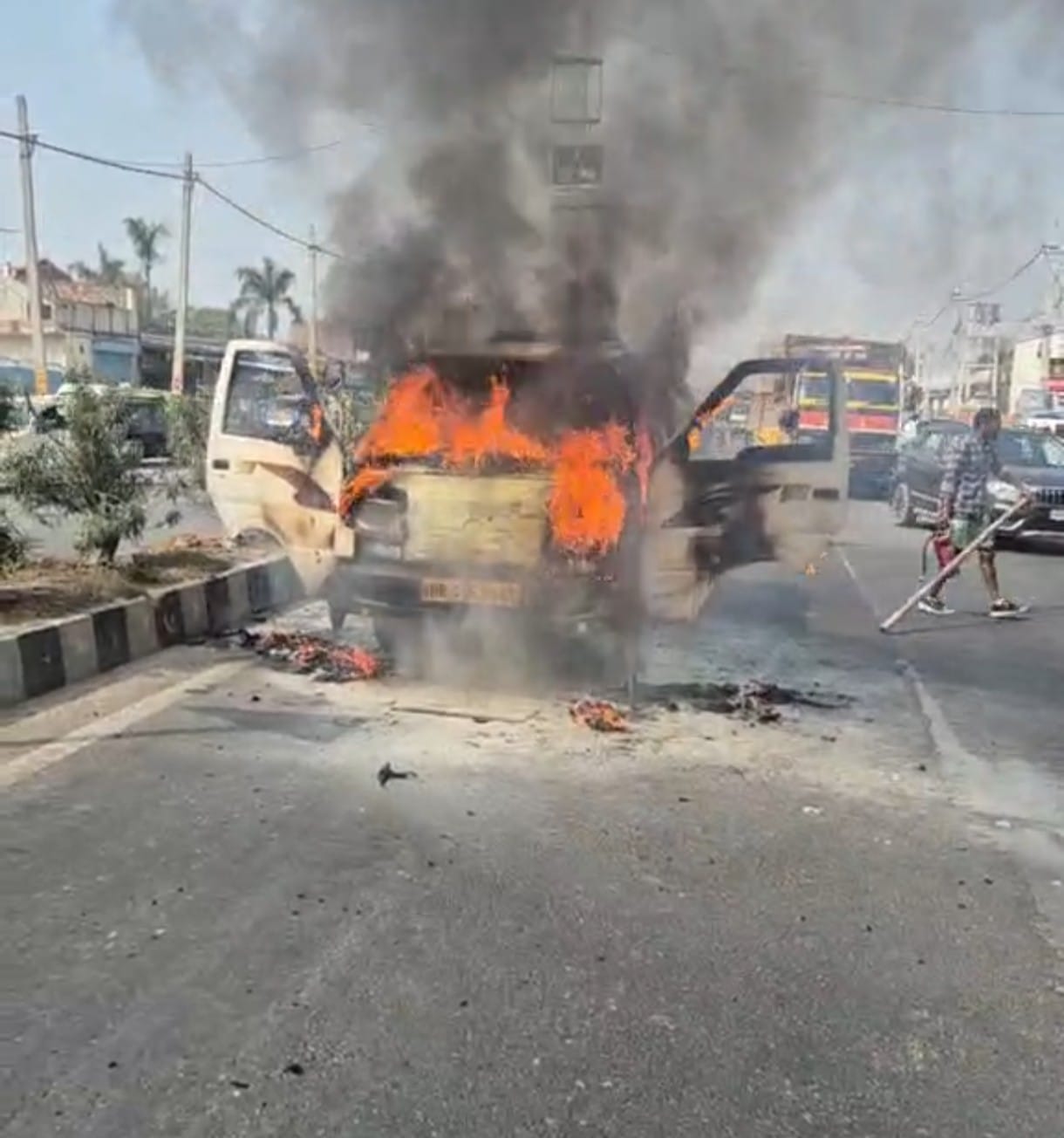 Municipal Corporation vehicle caught fire, driver saved his life by jumping out