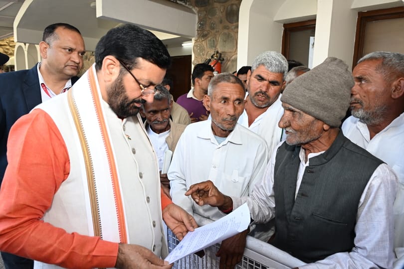 Farmers troubled by waterlogging complained to the Chief Minister
