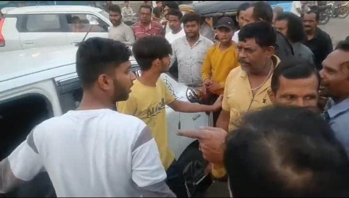 सरेआम मारपीट की घटना