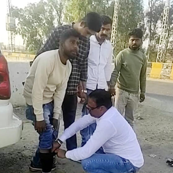 2 kilograms 803 grams of opium hidden in the body and shoes, two smugglers arrested in Jharkhand, revelation - used to supply opium by charging 10,000 rupees per packet