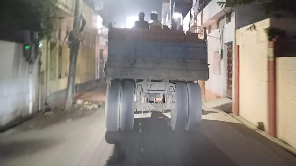 Of the 11,970 tractor-trolleys registered for agriculture, most are carrying building materials.