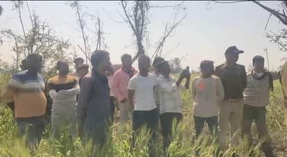 Bodies of a young man and woman found hanging from a tree, case related to love affair