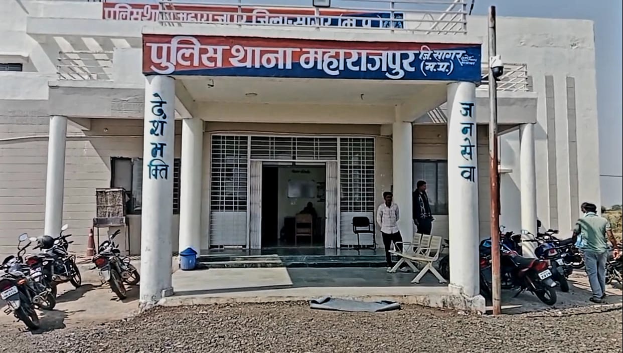 Burglars break into two shops, flee with electronics and grocery items worth lakhs