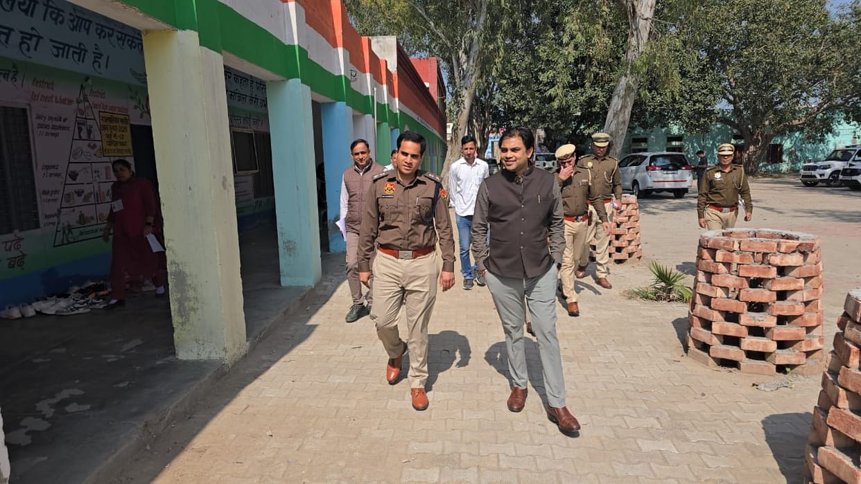 DC-SP inspected the examination centres and checked the arrangements.