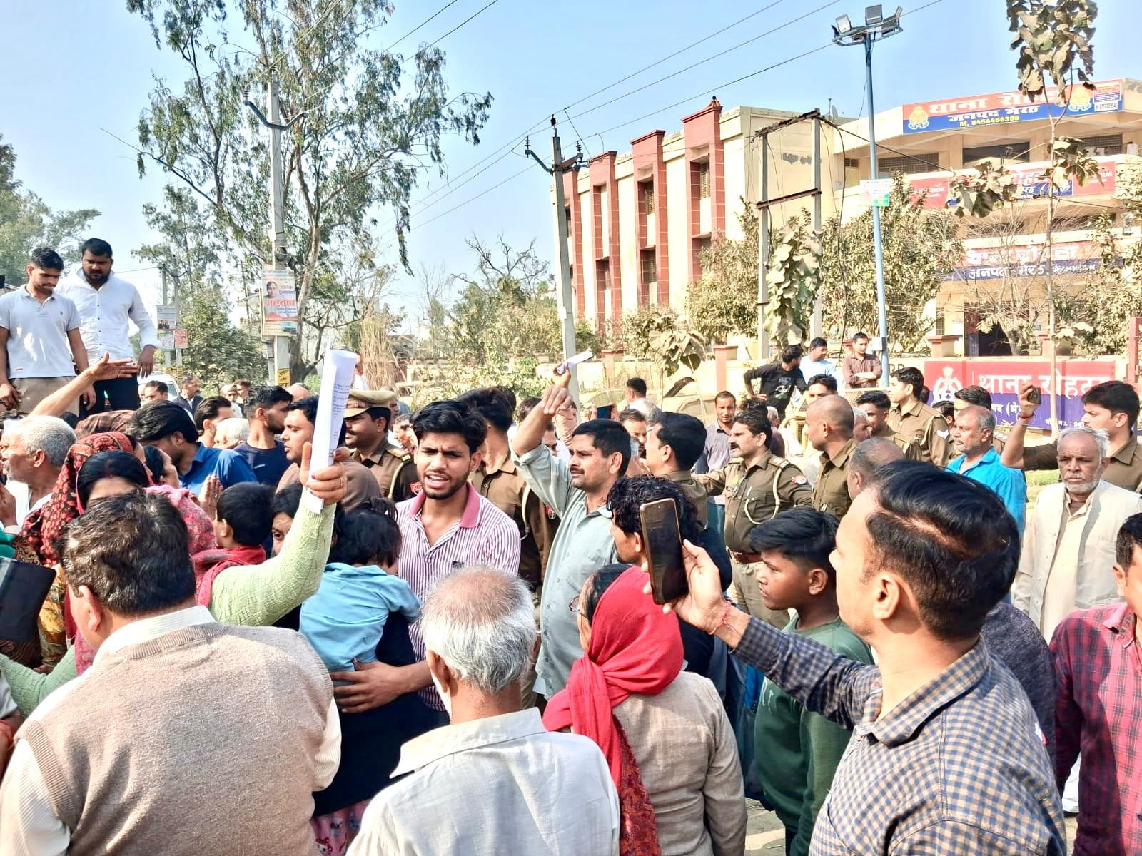 Uproar at Rohta police station to file a report of Amit's murder