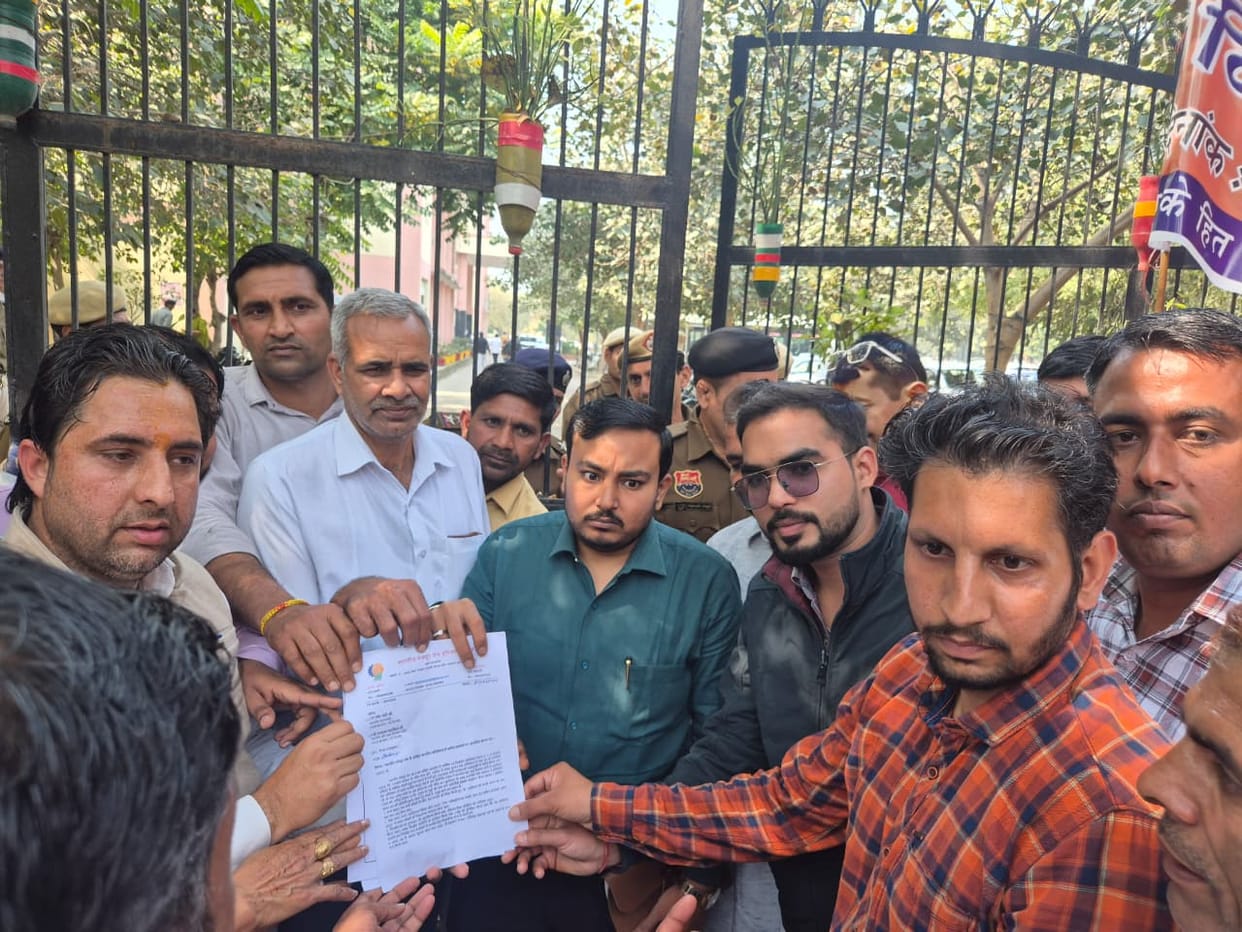 The workers' union took out a procession regarding the demands of the workers.