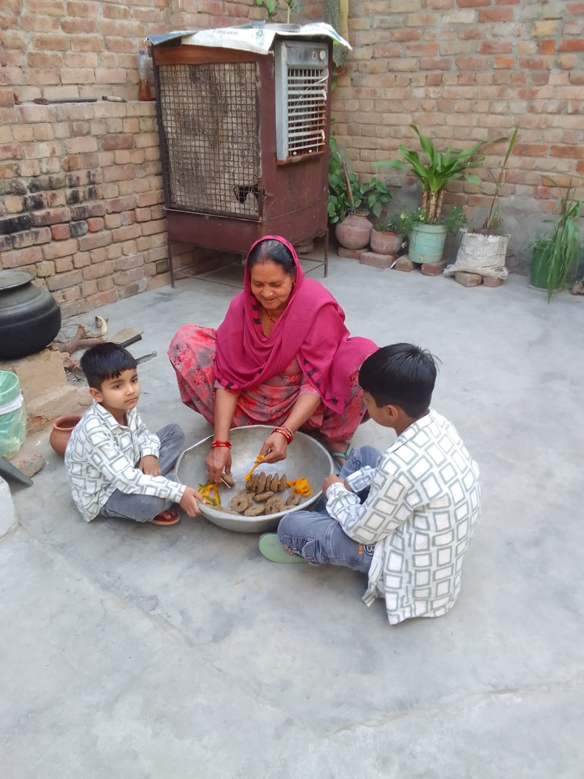 women making badkoole for holika dahan
