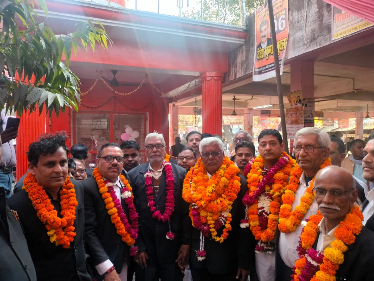 Shyamlal Pal became the president of Sirathu Advocates Association.