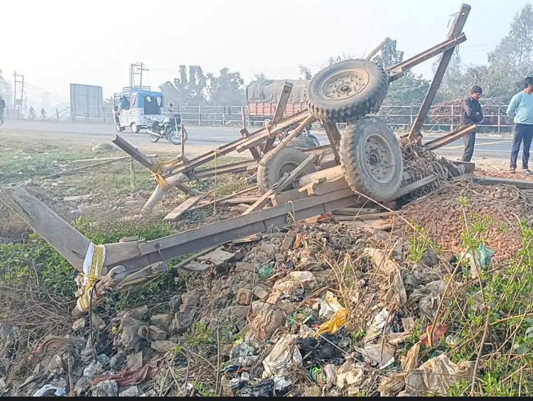 Two Dunlop cars were blown to pieces after being hit by an unknown vehicle, the driver died.